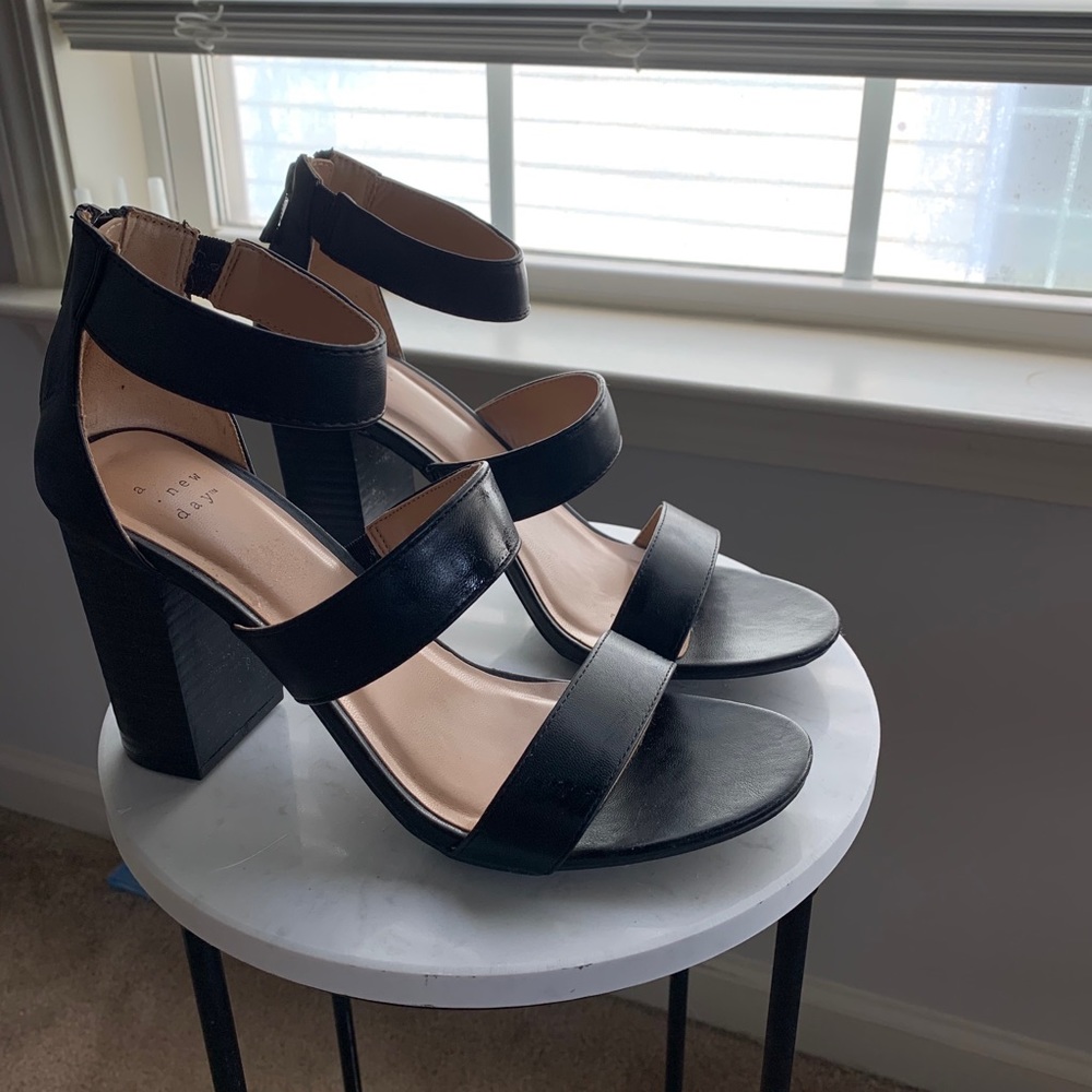 Chunky Heel - image 3